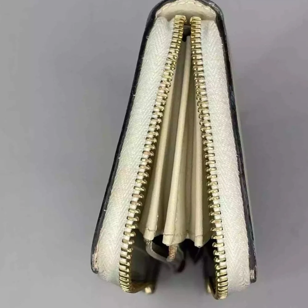 Authentic GUCCI Sylvie cream leather and stripe gold buckle wallet - Picture 12 of 16